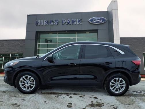 AGATE BLACK METALLIC 2022 Ford Escape SE