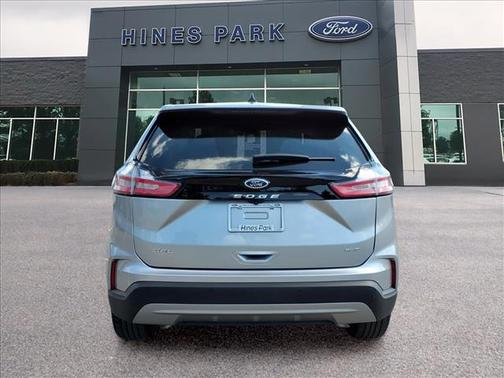 Iconic Silver Metallic 2024 Ford Edge SEL