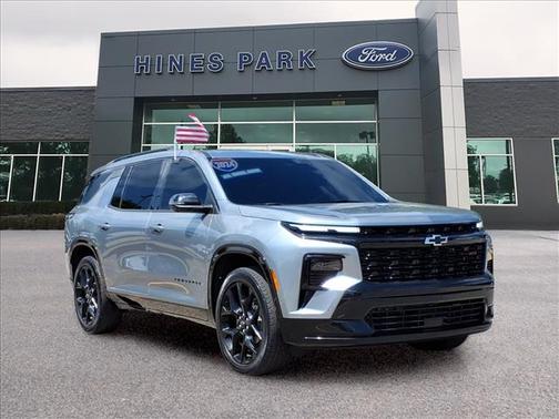 Sterling Gray Metallic 2024 Chevrolet Traverse RS