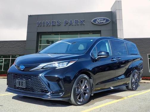 Midnight Black 2022 Toyota Sienna XSE 7 PASSENGER