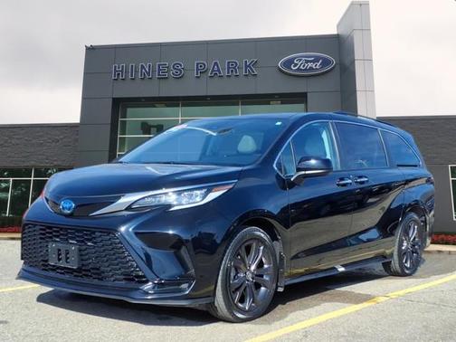 2022 Toyota Sienna XSE 7 Passenger