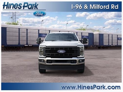 Oxford White 2027 Ford F-350 XL