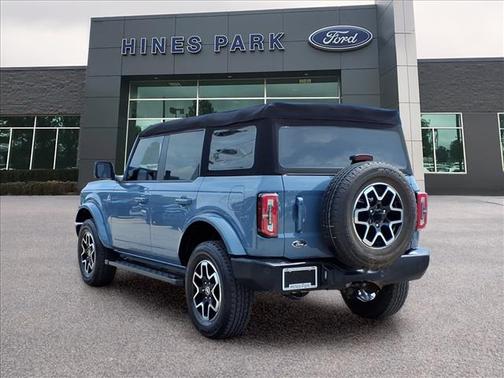 Azure Gray Metallic Tri-Coat 2024 Ford Bronco Outer Banks