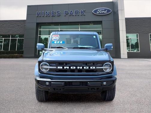 Azure Gray Metallic Tri-Coat 2024 Ford Bronco Outer Banks