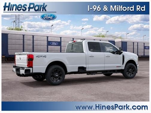 Oxford White 2027 Ford F-350 XLT