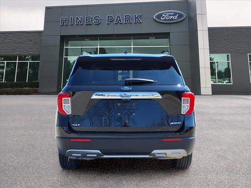 AGATE BLACK METALLIC 2024 Ford Explorer XLT