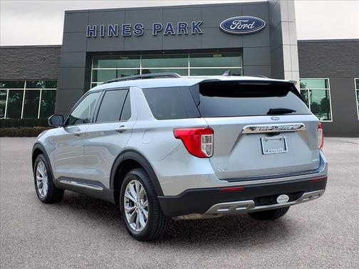 Iconic Silver Metallic 2023 Ford Explorer XLT
