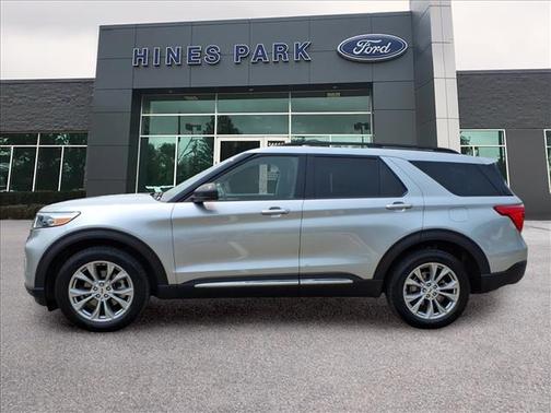 Iconic Silver Metallic 2023 Ford Explorer XLT