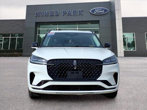 Pristine White Metallic Tri-Coat 2025 Lincoln Aviator Reserve AWD