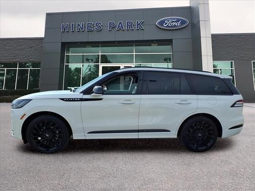Pristine White Metallic Tri-Coat 2025 Lincoln Aviator Reserve AWD