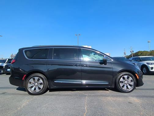 2017 Chrysler Pacifica PLATINUM