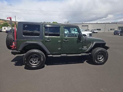 Jeep Green Clearcoat Metallic 2009 Jeep Wrangler Unlimited Sahara