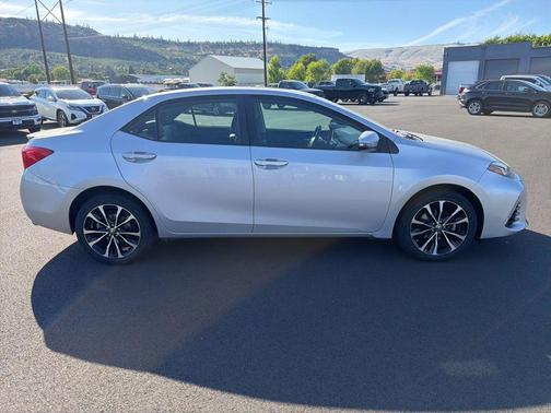 Classic Silver Metallic 2017 Toyota Corolla XSE