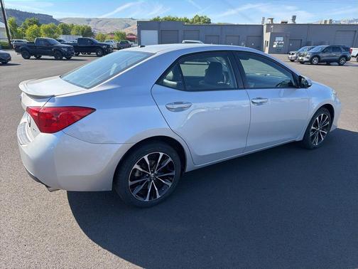Classic Silver Metallic 2017 Toyota Corolla XSE