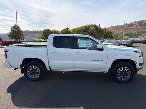 Glacier White 2027 Nissan Frontier SV