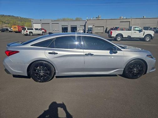 Ice Edge 2022 Toyota Avalon Hybrid XSE Nightshade