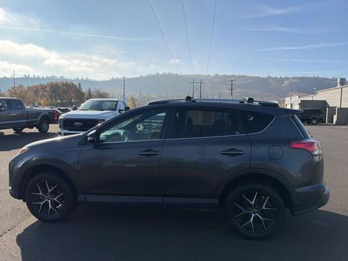 2017 Toyota RAV4 SE