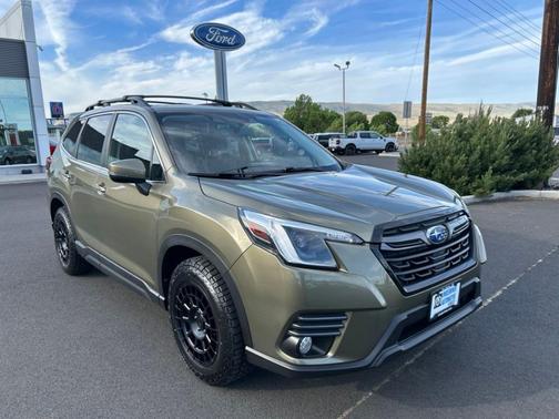 Autumn Green Metallic 2023 Subaru Forester Limited