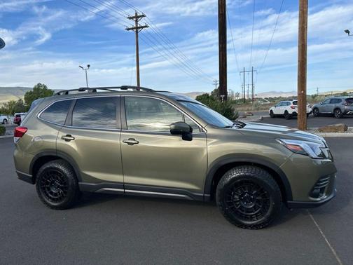 Autumn Green Metallic 2023 Subaru Forester Limited