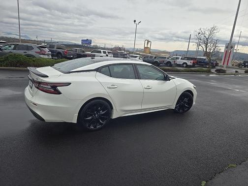 White 2023 Nissan Maxima SR