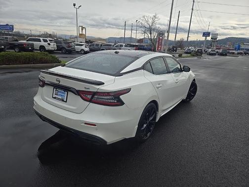White 2023 Nissan Maxima SR