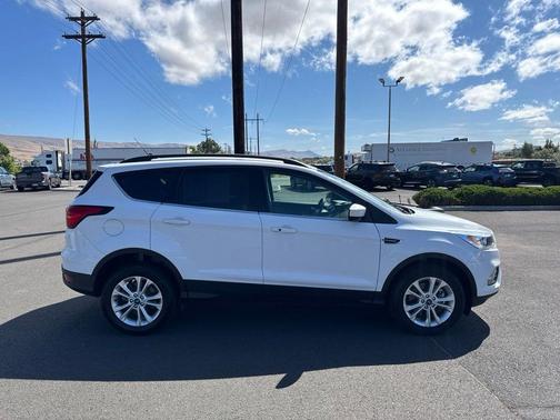 Oxford White 2019 Ford Escape SEL