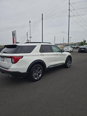 White Metallic 2025 Ford Explorer Active