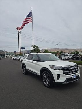 White Metallic 2025 Ford Explorer Active