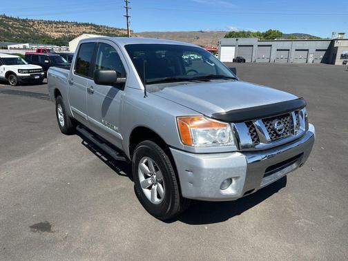 Radiant Silver Metallic 2010 Nissan Titan SE
