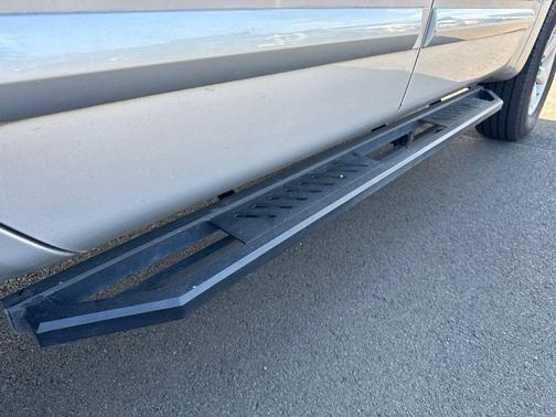 Radiant Silver Metallic 2010 Nissan Titan SE