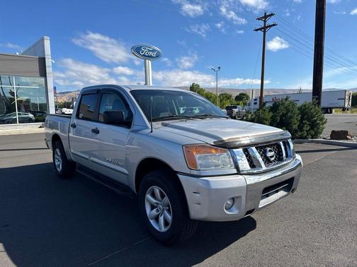 Radiant Silver Metallic 2010 Nissan Titan SE