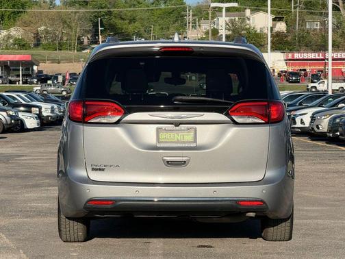 Billet Silver Metallic Clearcoat 2018 Chrysler Pacifica Touring-L