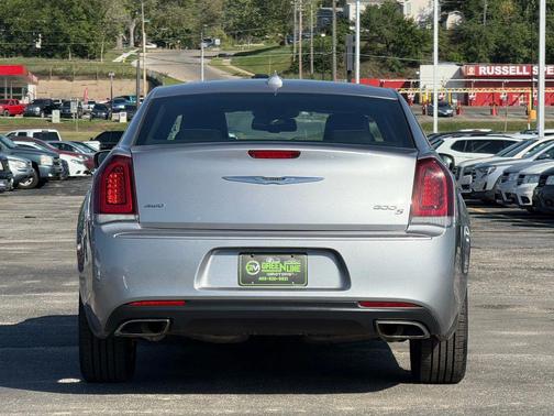 2016 Chrysler 300 S