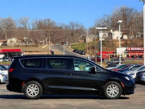 2021 Chrysler Voyager LXI