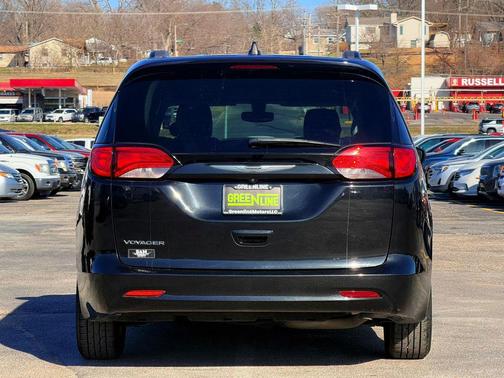 2021 Chrysler Voyager LXI