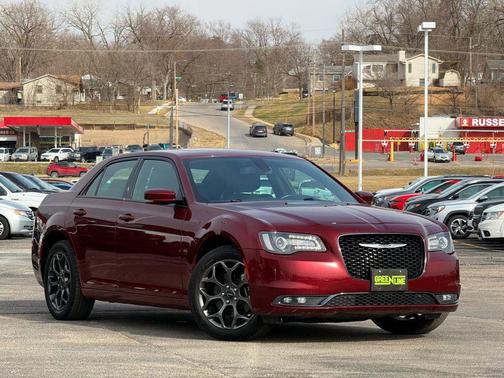2018 Chrysler 300 S