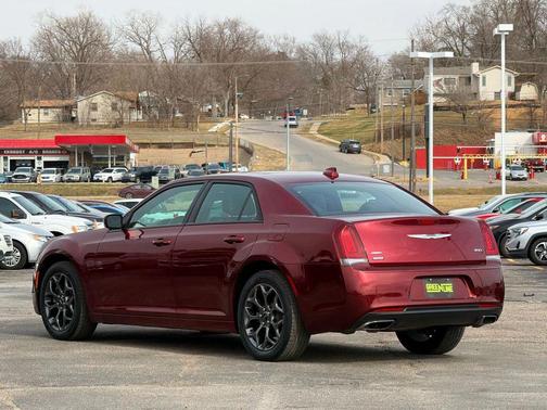 2018 Chrysler 300 S