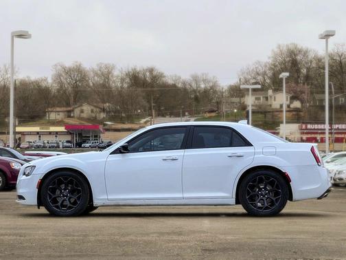2019 Chrysler 300 Touring