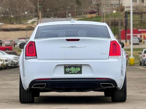 2019 Chrysler 300 Touring