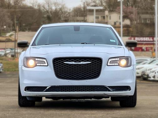 2019 Chrysler 300 Touring