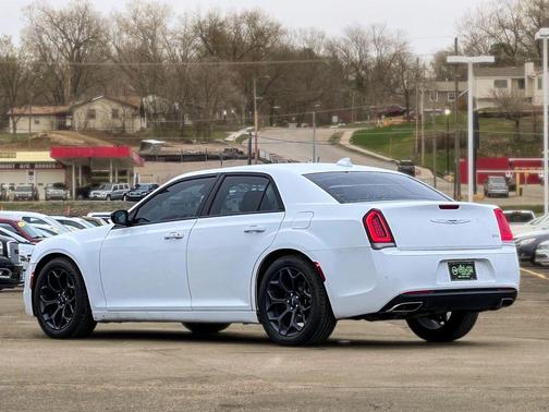 2019 Chrysler 300 Touring