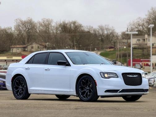 2019 Chrysler 300 Touring