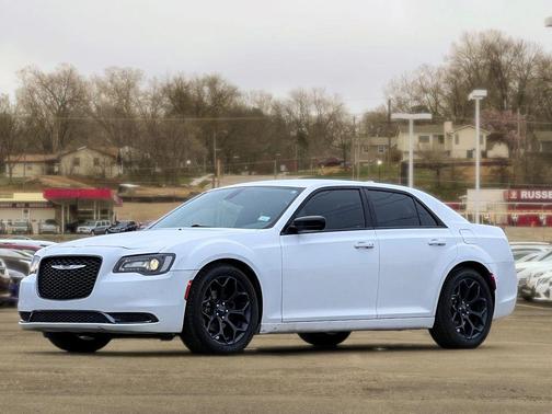 2019 Chrysler 300 Touring