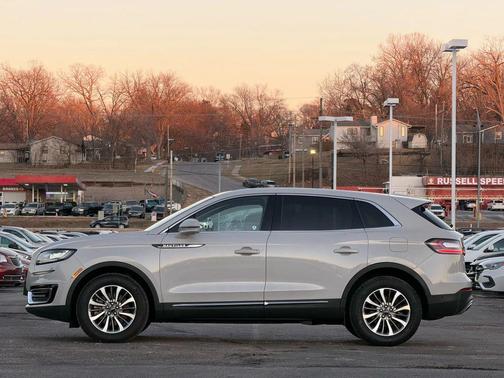 2019 Lincoln Nautilus Select