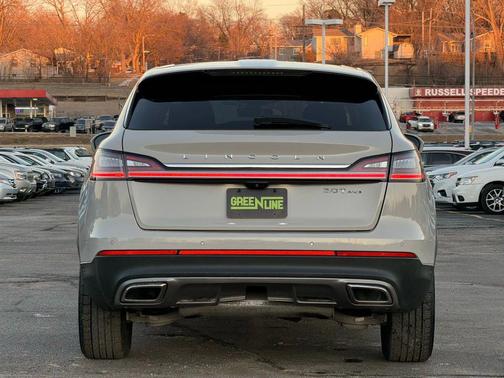 2019 Lincoln Nautilus Select