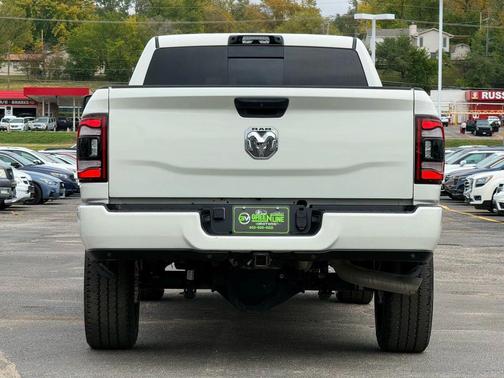 2024 RAM 3500 Laramie Crew Cab 4x4 8' Box