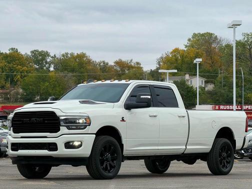 2024 RAM 3500 Laramie Crew Cab 4x4 8' Box