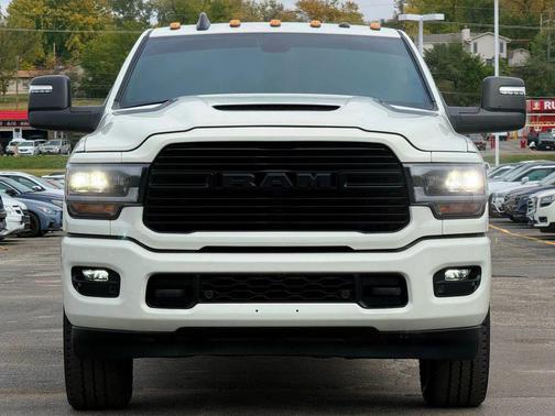 2024 RAM 3500 Laramie Crew Cab 4x4 8' Box