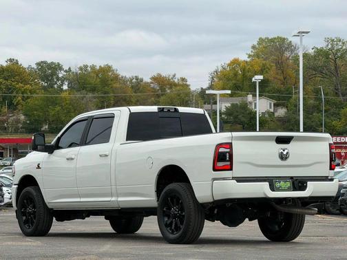 2024 RAM 3500 Laramie Crew Cab 4x4 8' Box