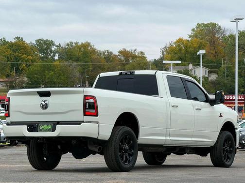 2024 RAM 3500 Laramie Crew Cab 4x4 8' Box